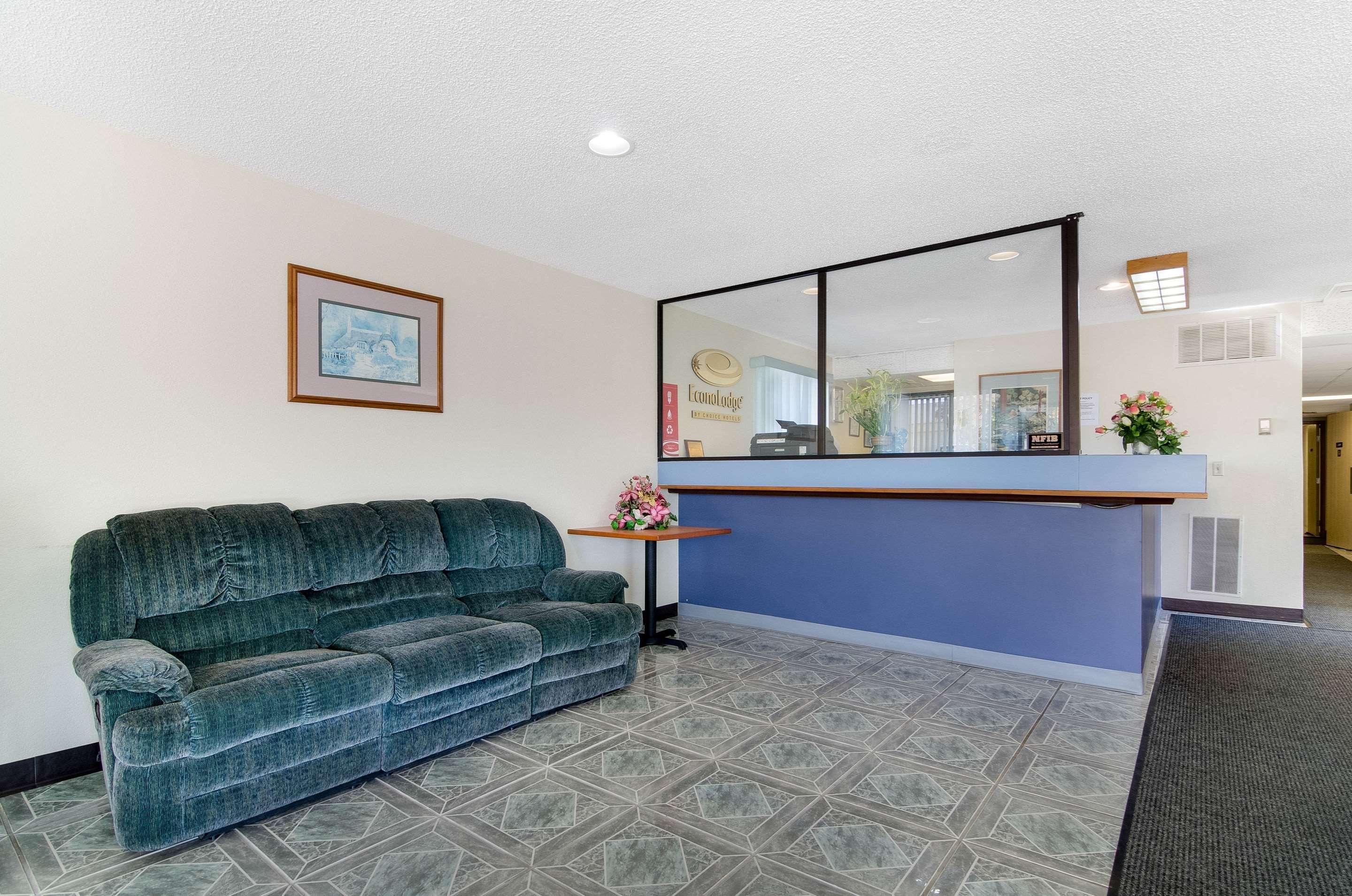 Econo Lodge Emporia Bagian luar foto