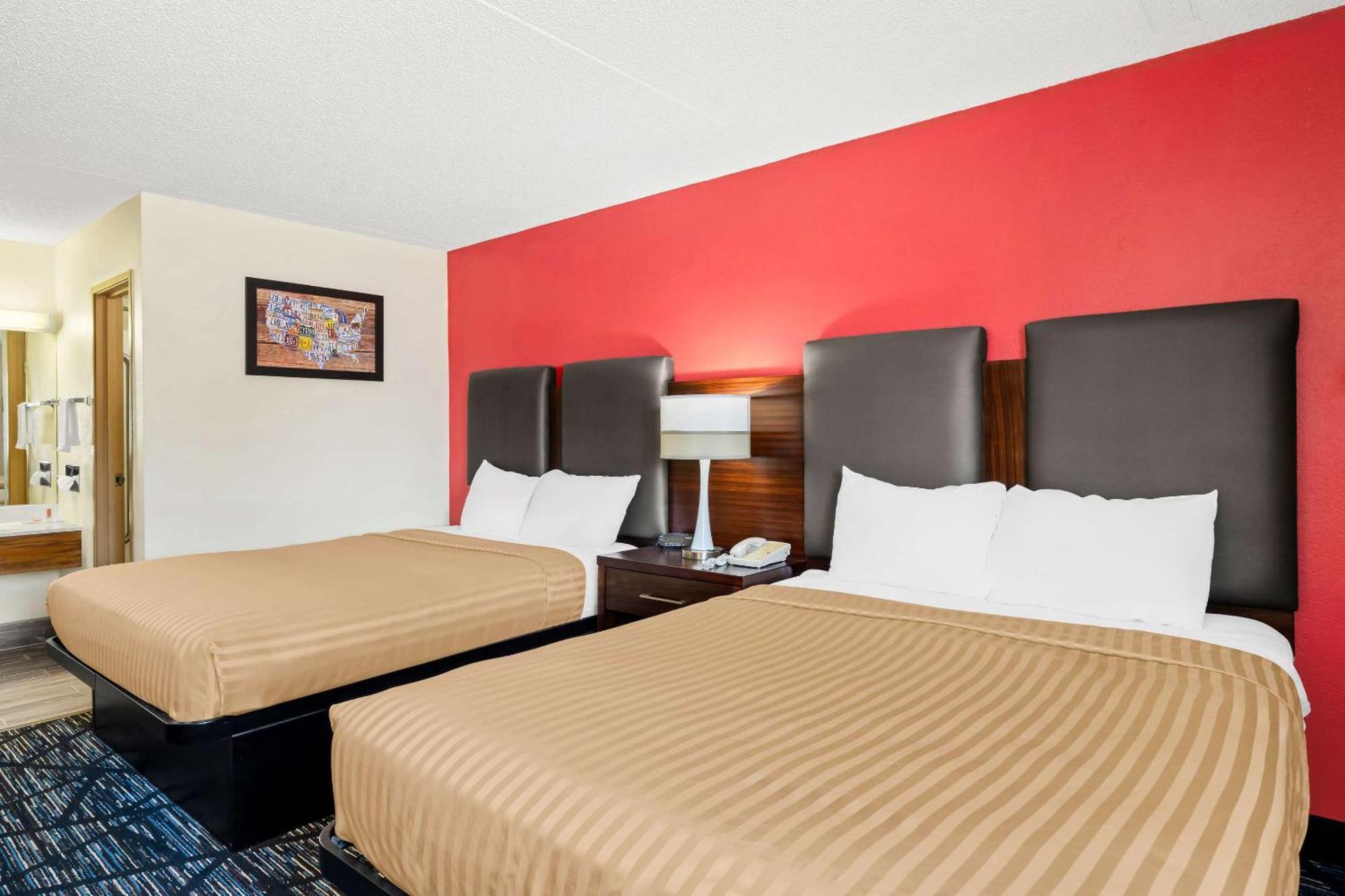 Econo Lodge Emporia Bagian luar foto