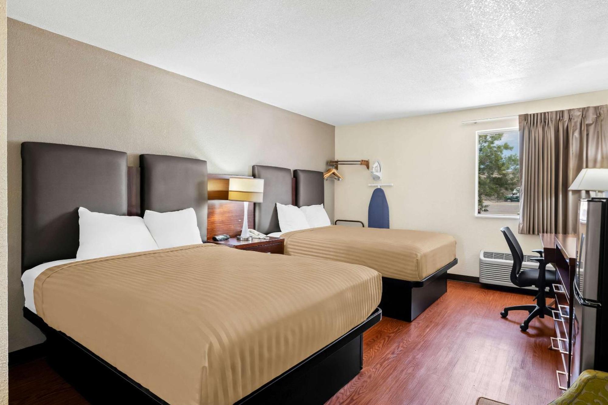 Econo Lodge Emporia Bagian luar foto