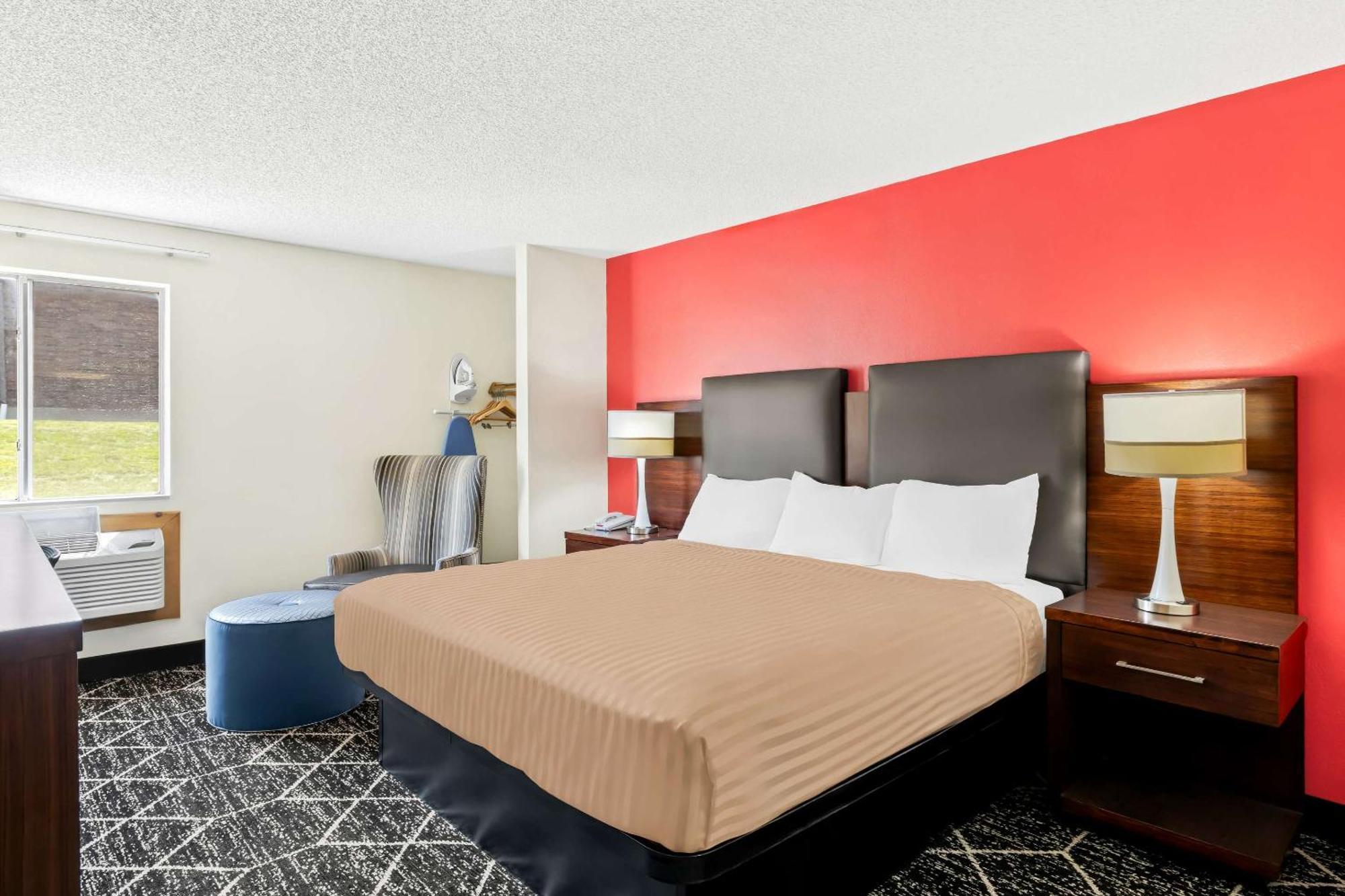 Econo Lodge Emporia Bagian luar foto