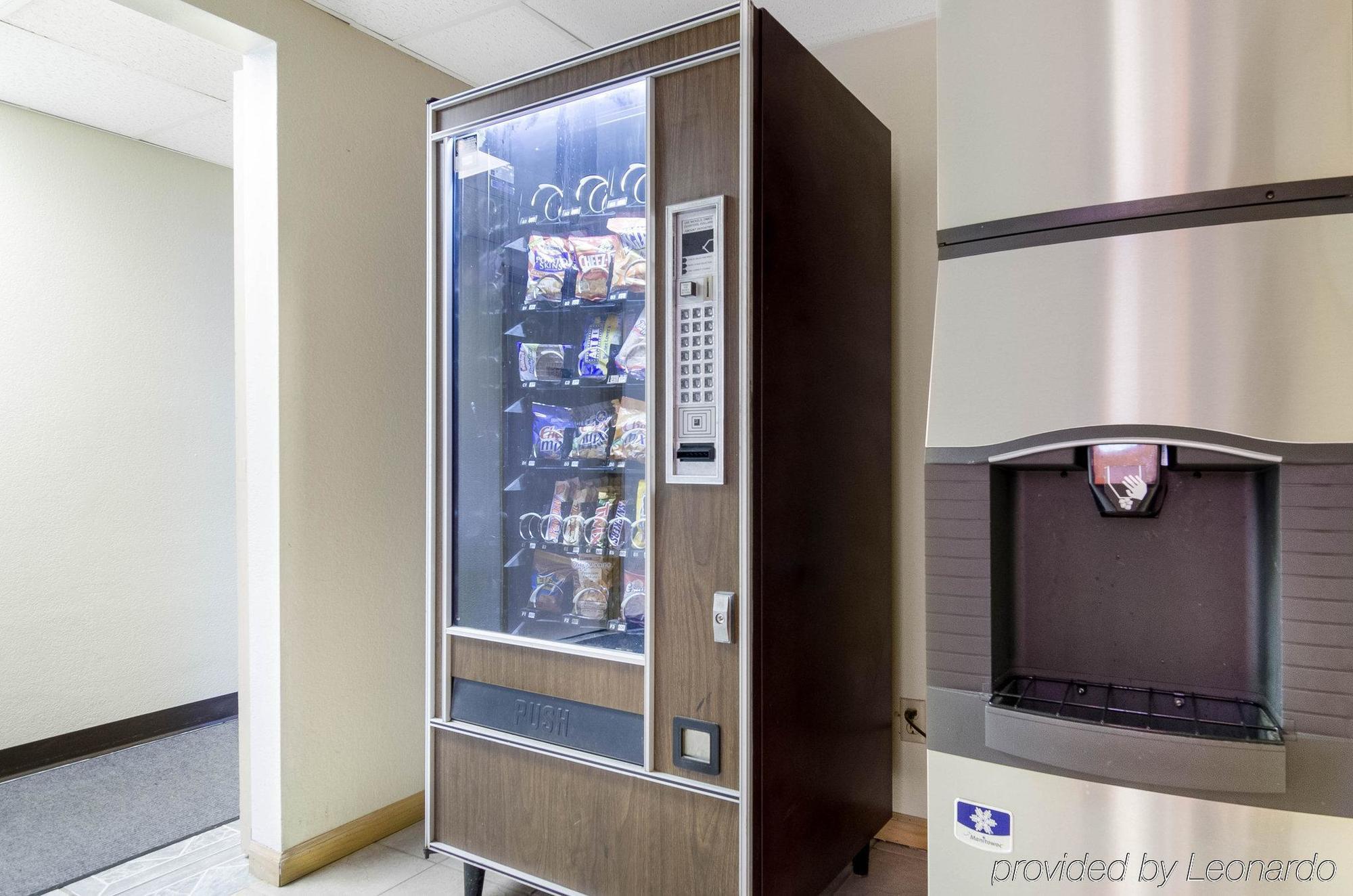Econo Lodge Emporia Bagian luar foto